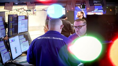 Traders work on the floor of the New York Stock Exchange (NYSE) in New York, US, on Monday, Dec. 15, 2025. The last full trading week of 2025 started with stocks falling and bonds rising as Wall Street geared up for key economic data that will help shape the Federal Reserve rate outlook.