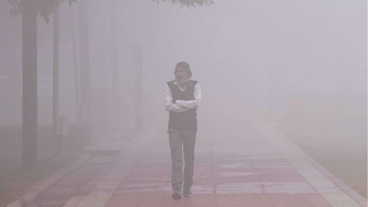 IMD issues red alert with dense fog, cold day conditions likely to persist in UP