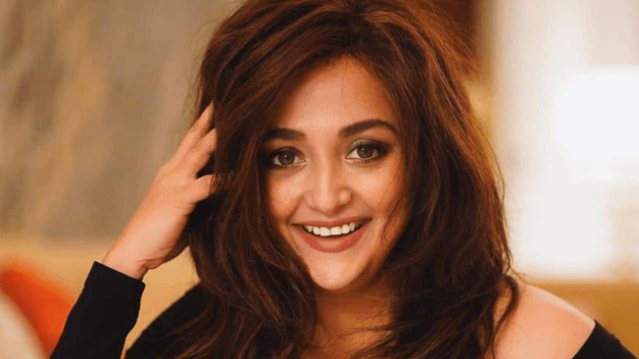 Monali Thakur gets into a smelly bin at Zurich airport to retrieve a lost diamond ring