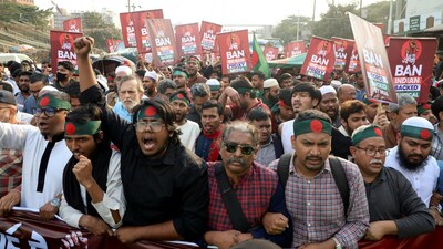 Members of "July Oikya", a platform of several organisations that took part in the July Revolution, march to the Indian High Commission, as they demand the extradition of deposed prime minister Sheikh Hasina and others who fled the country during and after July last year, in Dhaka, Bangladesh, December 17, 2025. REUTERS/Stringer