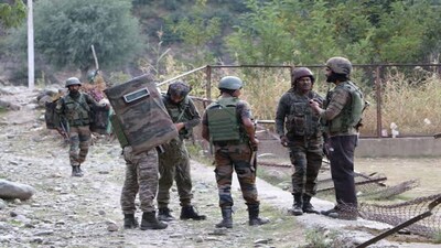 
The incident comes amid heightened security across the Valley ahead of New Year celebrations. 