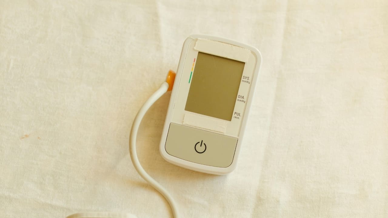 10 ways to lower blood sugar naturally, approved by top cardiologist