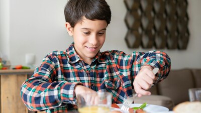 Vegetarian and vegan children tended to have lower levels of total cholesterol and LDL. (Picture Credit: Pexels)