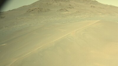 “Hazyview,” an inactive Martian megaripple, studied by Perseverance in the Honeyguide area. (Image: NASA/JPL-Caltech)