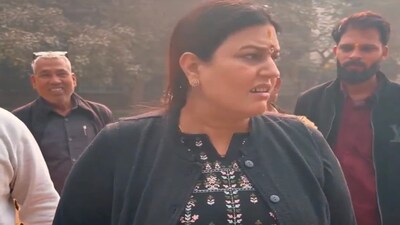 BJP councillor Renu Chaudhary was confronting a group of people in a public park.