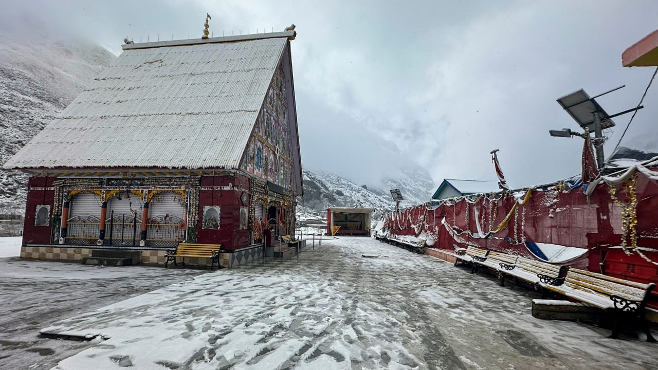 Plan smart if you’re visiting The IMD has issued a yellow alert for parts of Jammu and Kashmir, warning of moderate to heavy snowfall in areas such as Kupwara, Bandipora and Ganderbal. Travellers are advised to monitor weather updates, expect foggy mornings, and stay flexible with road and flight plans. Chillai Kalan may be Kashmir’s harshest season, but it is also its most spellbinding. For those willing to brave the cold, the reward is a rare glimpse of the Valley at its raw, snow-draped best — a reminder of why Kashmir continues to be called the Paradise on Earth.