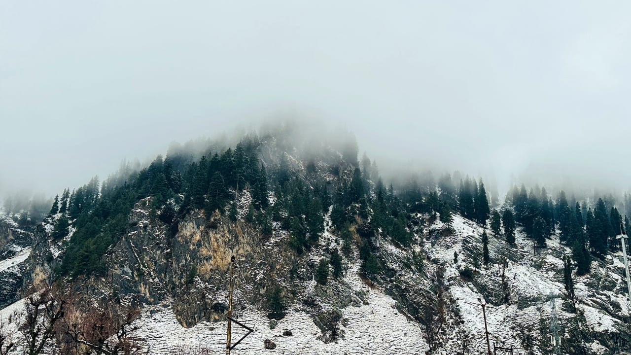 Sonamarg and Pahalgam steal the spotlight Sonamarg in Ganderbal district and Pahalgam in Anantnag witnessed fresh snowfall over the last 24 hours, marking the first major snow spell of the season. Vehicles, hotels and trails were coated in fresh snow, turning these popular hill stations into winter wonderlands. Hoteliers and tour operators are already gearing up for a surge in tourist arrivals over the next few days.