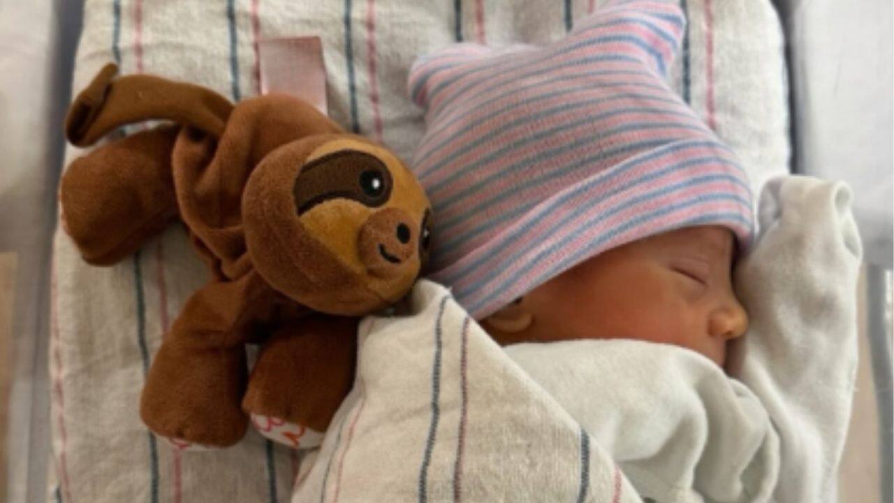 Enrique Iglesias and Anna Kournikova announce the birth of their fourth child, call it "My Sunshine"