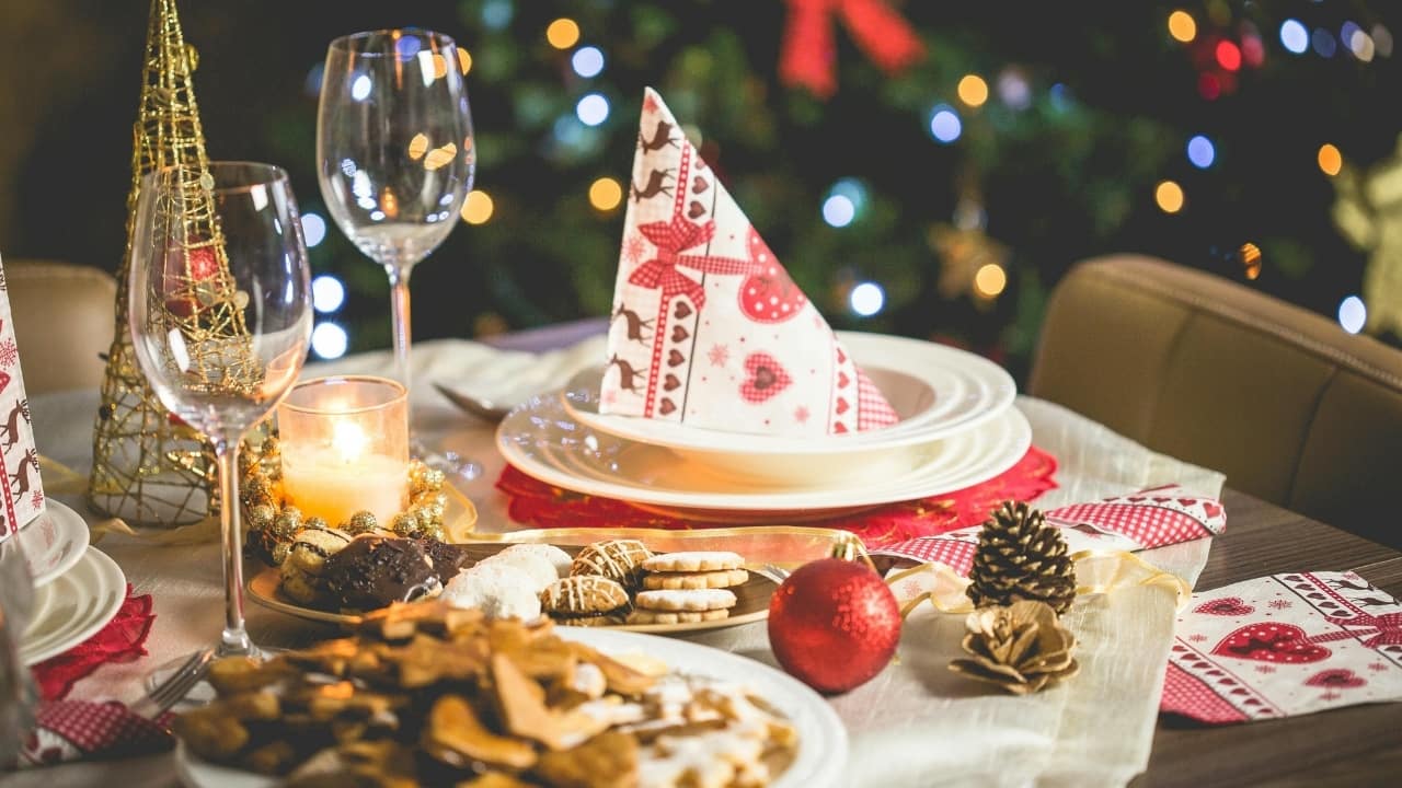 How to throw the perfect Christmas party at home