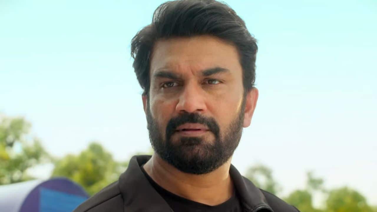 Sharad Kelkar  He returned to television after an eight-year hiatus from daily soaps to star as Aryavardhan in the Zee TV show Tumm Se Tumm Tak.