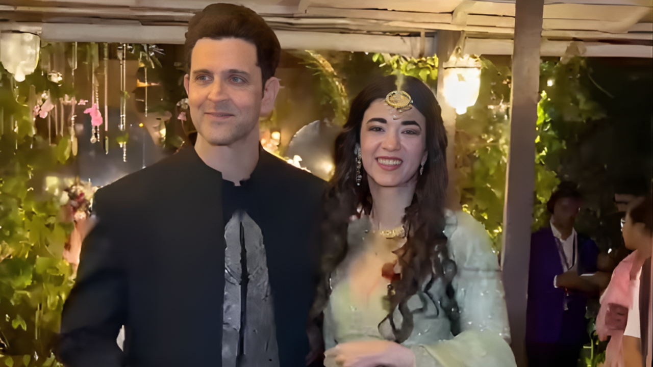 Hrithik Roshan Attends Cousin Eshaan Roshan s Wedding With Girlfriend Hrithik Roshan Attends Cousin Eshaan Roshan s Wedding With Girlfriend