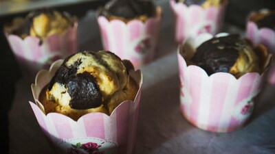 Want a little Christmas party with vanilla chai cupcakes? Here’s how you can bake them at home