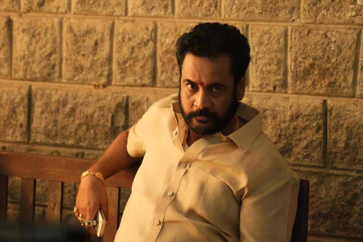 Telangana women's commission issues notice to Sivaji for his derogatory remarks against women, actor issues apology