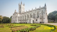 <strong>St. Paul’s Cathedral, Kolkata:</strong> This historic Gothic cathedral becomes magical on Christmas Eve with organ music, candlelight prayers, soothing carols, and a welcoming atmosphere enjoyed by people of all faiths.