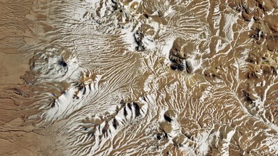 In July, large parts of the region of Atacama Desert experienced a thick dusting of snow. (Image: NASA//Landsat 9)