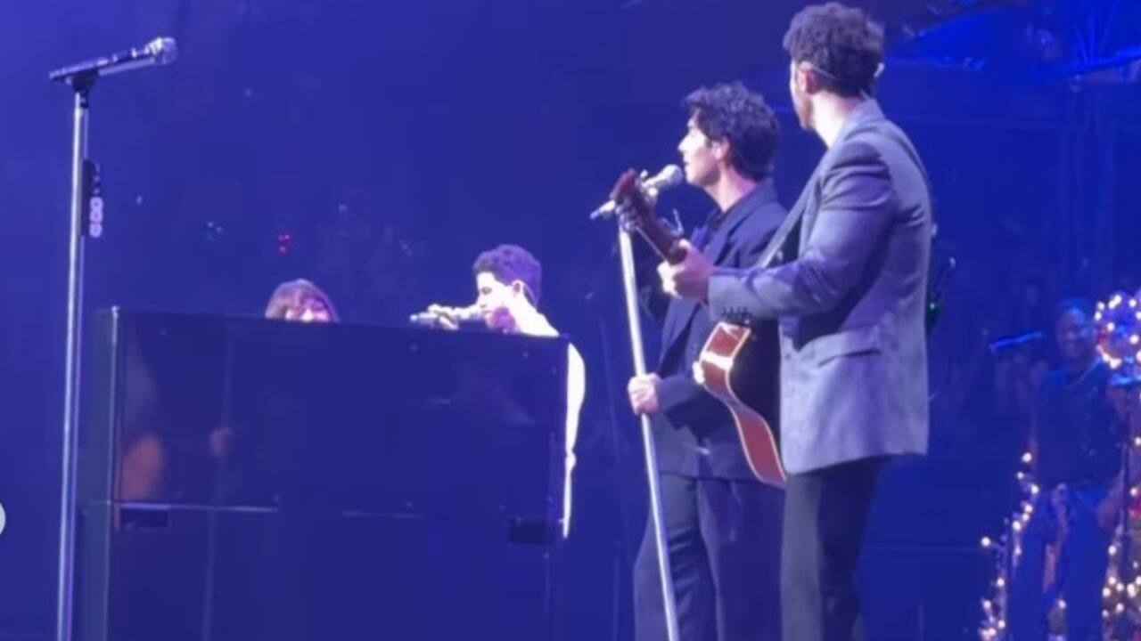 Backstage concert glimpses Alongside family photos, Priyanka shared behind-the-scenes shots from the concert, including Nick performing with his brothers, crew group photos, and playful backstage energy. Backstage concert glimpses Alongside family photos, Priyanka shared behind-the-scenes shots from the concert, including Nick performing with his brothers, crew group photos, and playful backstage energy.
