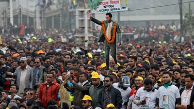 Supporters of the Bangladesh Nationalist Party (BNP) gather to join a grand rally to welcome BNP acting chairman Tarique Rahman, in Dhaka, Bangladesh, December 25, 2025. REUTERS/Mohammad Ponir Hossain