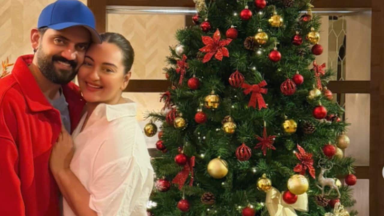 Sonakshi Sinha and Zaheer Iqbal Sonakshi Sinha and Zaheer Iqbal embraced simplicity as they posed near a beautifully decorated tree. Sonakshi kept her look minimal in a crisp white shirt and denim, while Zaheer added a pop of colour with a bright red jacket over jeans — a relaxed yet festive duo moment.