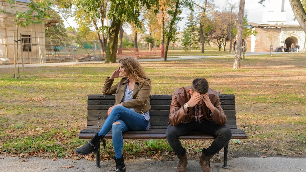 Men go silent in fights while women overthink, psychiatrist explains why