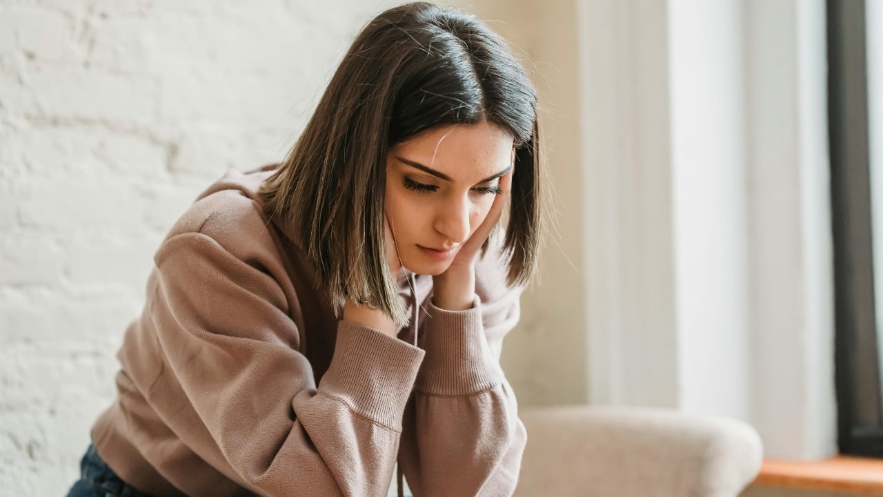 Winter depression affects women more than men, symptoms and ways to cope
