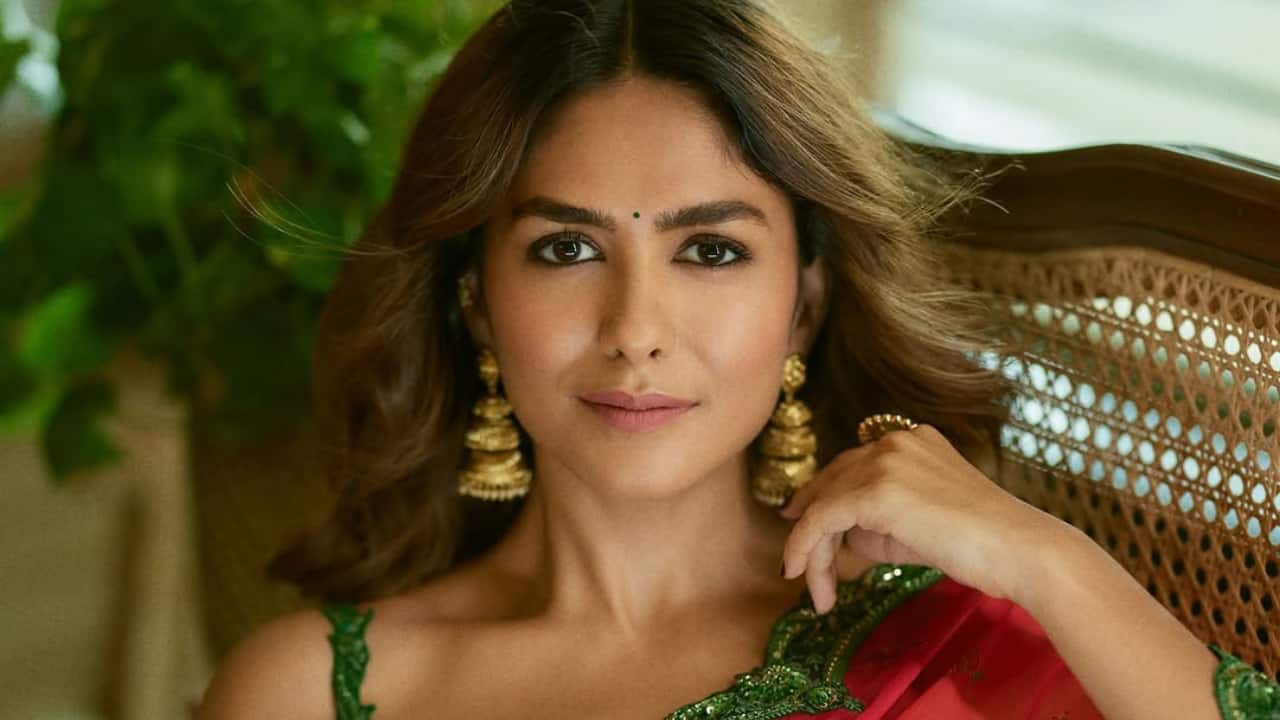 Mrunal Thakur craves tamda rassa on her Philippines holiday, says, “Bas ho gaya pasta, pizza…”
