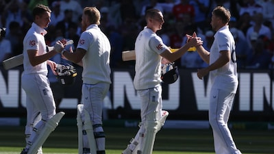 England sneak consolation win in Boxing Day Test that lasts just 142 overs on diabolical MCG pitch