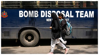 A Bomb Disposal Team vehicle outside the  Delhi high court. (Courtesy: PTI photo)