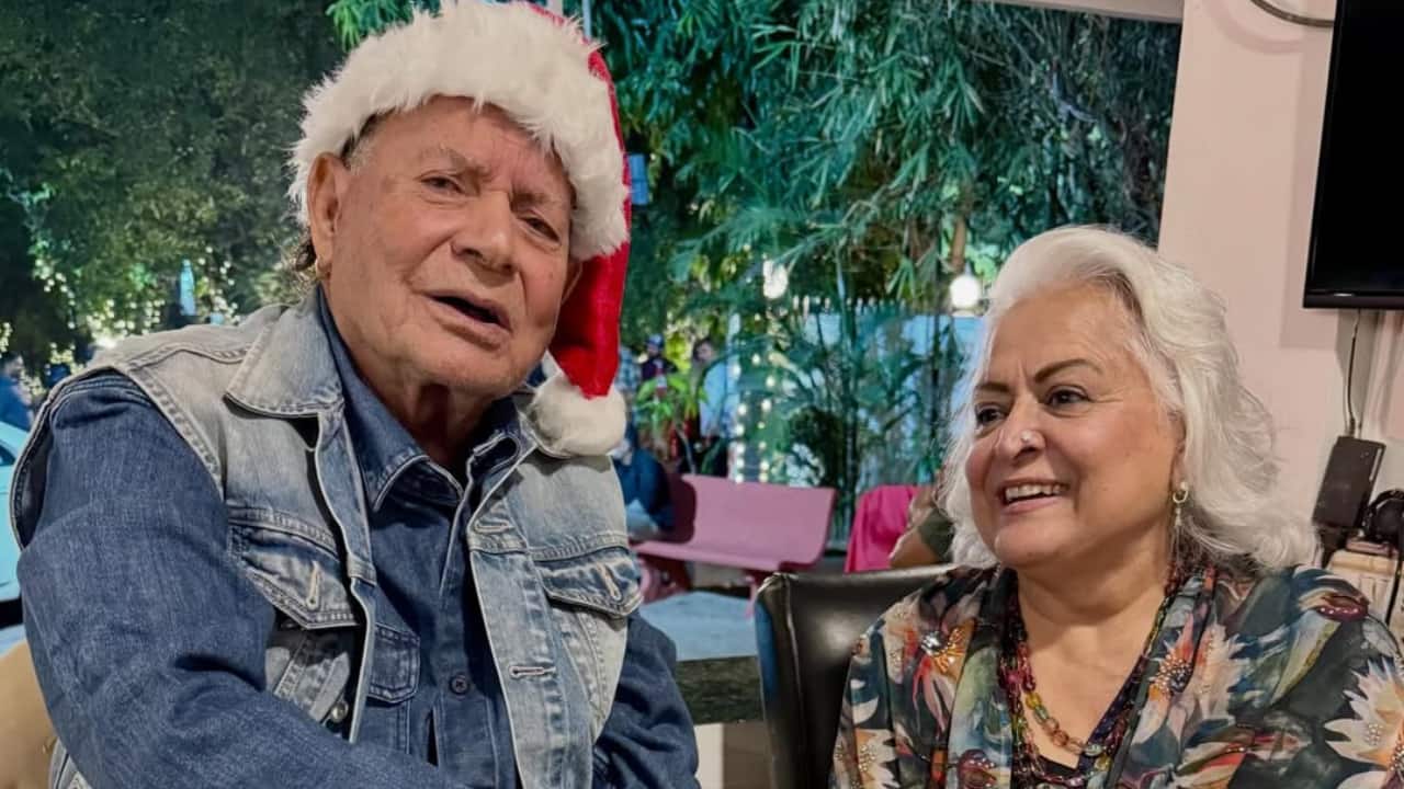 Beena Kak also shared a picture with Salim Khan. The veteran actor smiled for the camera in a Santa Clause cap.