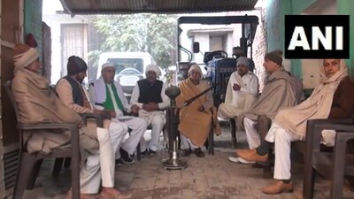 UP khap panchayat bans kids from keeping smartphones, wearing half pants in public