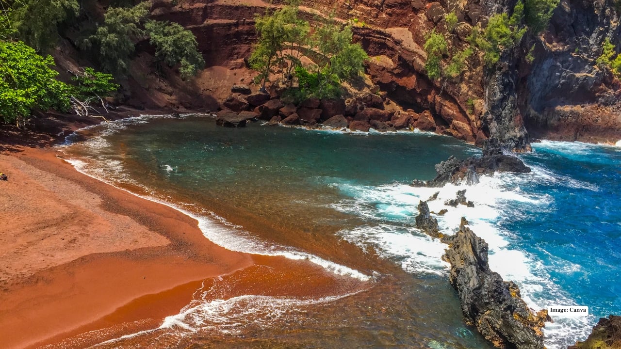 14. Kaihalulu Beach – Maui, USA (Red Sand Beach) Hidden behind steep cliffs, Kaihalulu’s deep red sand comes from iron-rich volcanic rock. Its dramatic colour paired with teal waters makes it one of the most striking beaches in Hawaii.