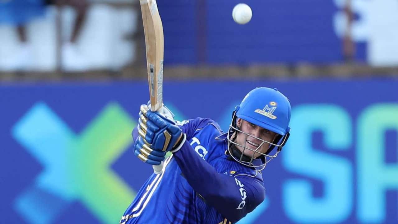 Rs 1.08 crore for one catch: SA20 fan’s one-ganded stunner steals show at Newlands - WATCH