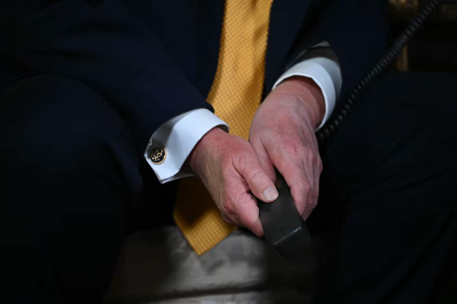 Trump’s ‘discoloured’ hands spark online speculation during Zelenskyy meeting at Mar-a-Lago