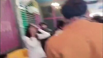 यूपी कैफे में 'लव जिहाद' के आरोप पर भीड़ का हमला, जन्मदिन पार्टी में मारपीट.