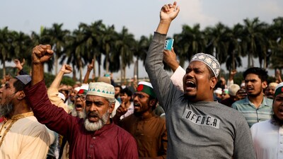 Mourners attend the funeral of student leader Sharif Osman Hadi in Dhaka on December 20, 2025, after two days of violent protests over his killing. (Photo by Niamul RIFAT / AFP)