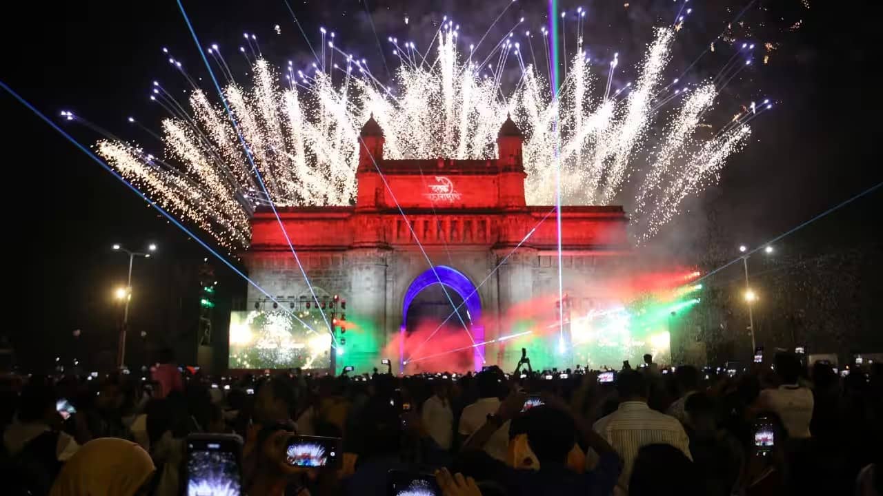 How Mumbai is gearing up for 2026: Overnight Metro, BEST buses and special locals for New Year’s Eve