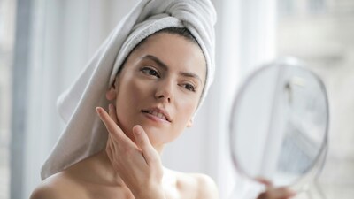 Skincare tips: A healthy skin barrier is now considered essential rather than optional. Increased pollution, overuse of actives, and aggressive routines have led to widespread sensitivity and compromised skin (Image: Pexels)