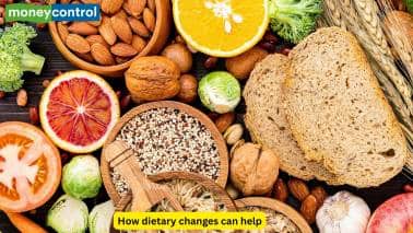 Lifestyle and Dietary Measures Chewing fennel seeds after meals may reduce gas and abdominal discomfort, along with improving digestion. Eating slowly and consuming small, frequent meals may be helpful as well. Maintaining a healthy lifestyle with a balanced diet and regular exercise can aid in preventing bloating. 