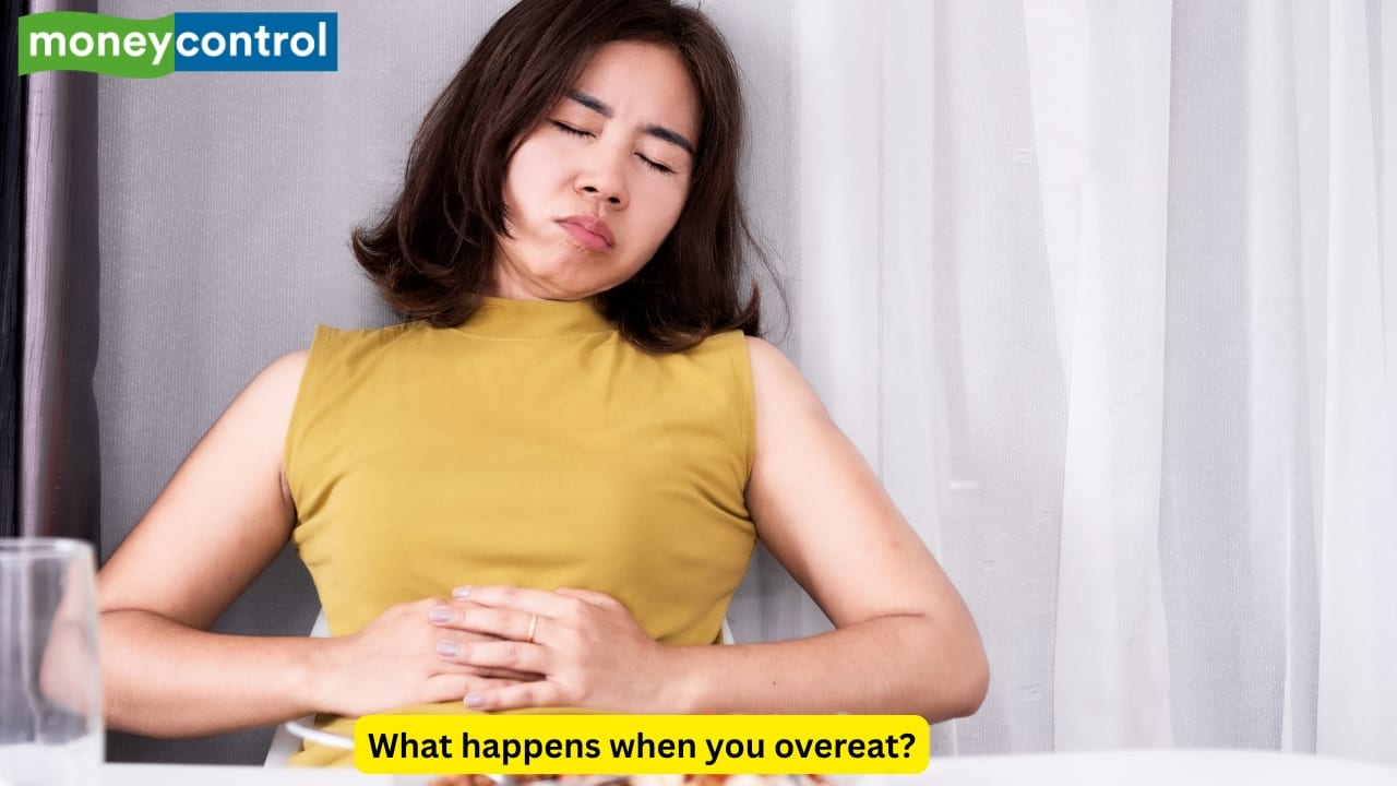Effect of Overeating Overeating has been found to stretch the stomach, thus slowing digestion, which leads to bloating. Symptoms like belching and abdominal discomfort are common. It can be prevented by eating smaller and frequent meals. Eating slowly and avoiding heavy meals at night may also be helpful. 