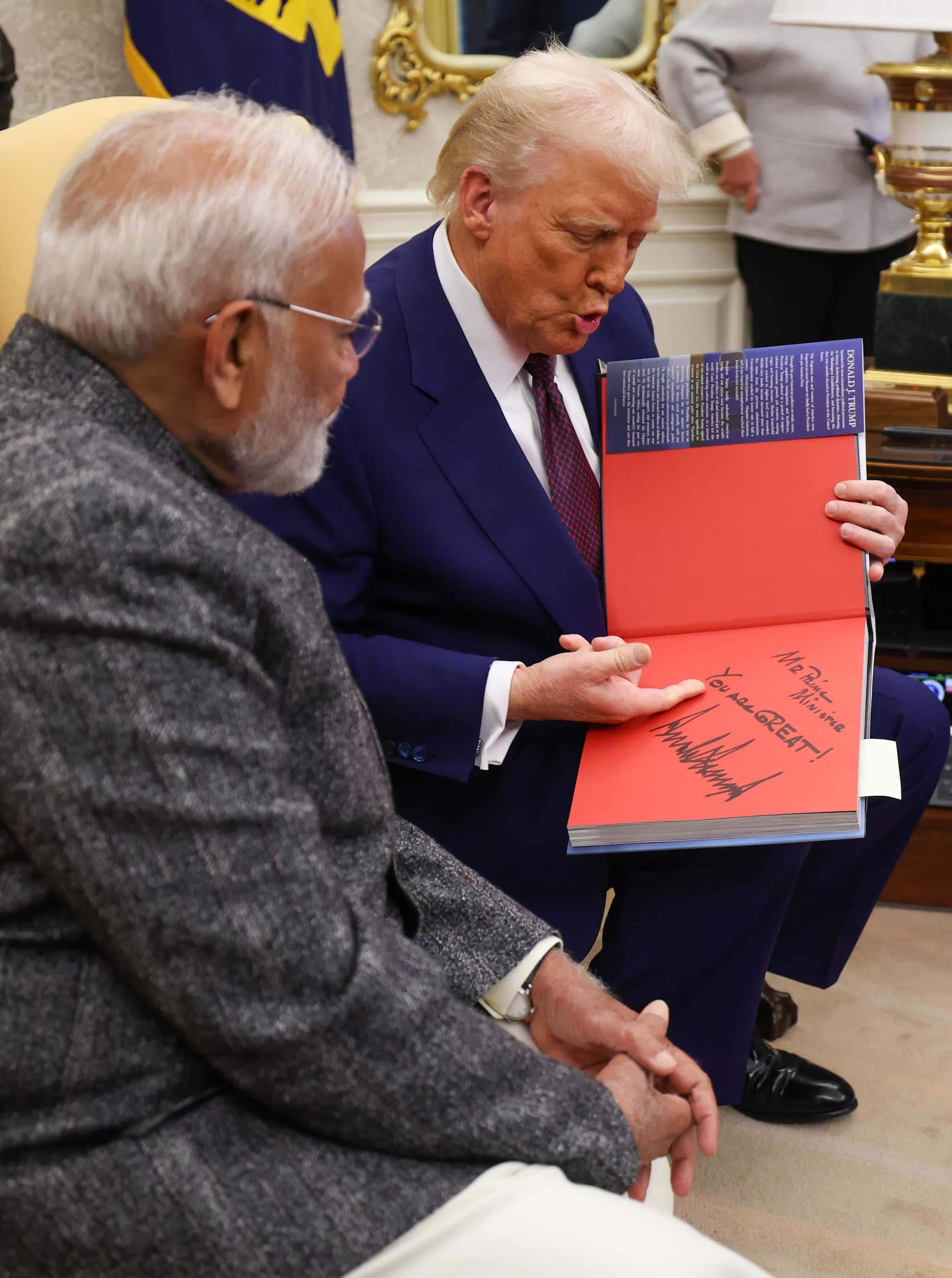 A personal note from US President Donald Trump as he presents a book to the Prime Minister at the White House. (Image: narendramodi.in)