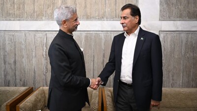 Rare India-Pak Handshake in Dhaka: Jaishankar Meets Sadiq at Zia Funeral
