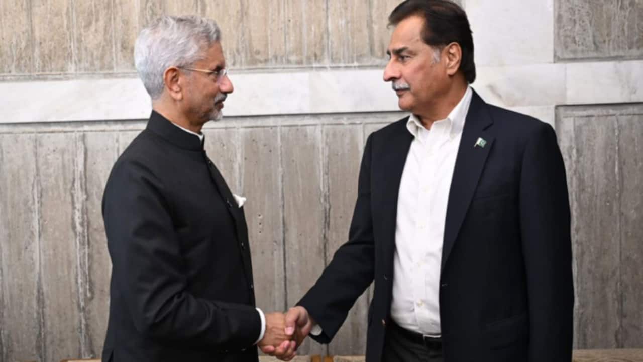 Pakistan adds its own spin to Jaishankar's Dhaka handshake, pitches for 'peace talks'