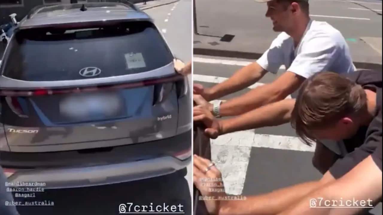 BBL chaos: Australia cricketers forced to push taxi to make it to stadium - WATCH