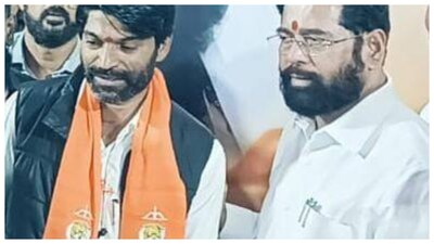 Uddhav Kamble with Maharashtra Deputy CM Eknath Shinde(Courtesy: Facebook)
