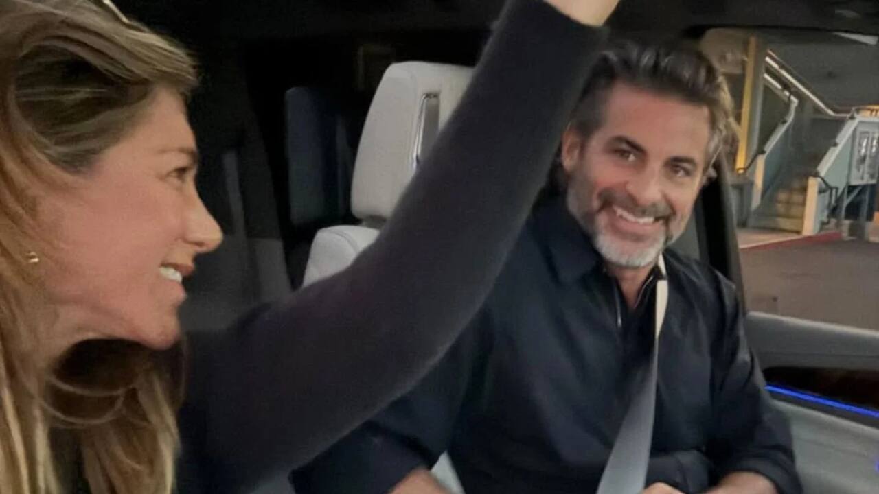 Jennifer Aniston closes out 2025 in high spirits with Boyfriend Jim Curtis