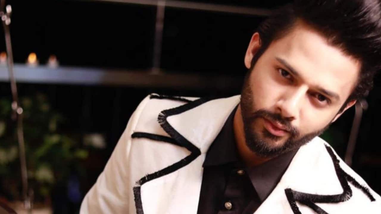 Collaborations and performances<br />Stebin has collaborated with notable artists and composers like Shreya Ghoshal, Sachin-Jigar, Himesh Reshammiya, and Meet Bros, and performs live at high-profile weddings, corporate events, and college festivals worldwide.