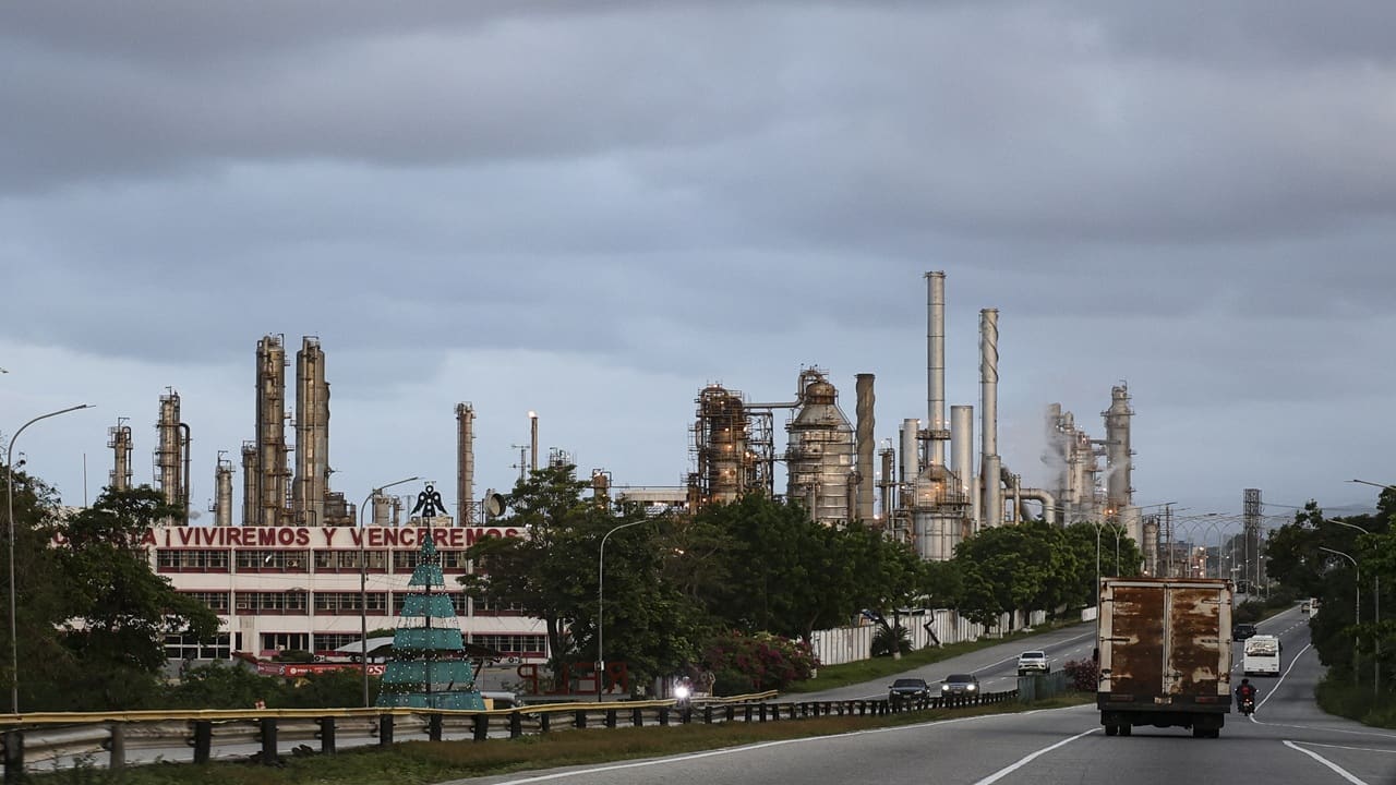 Goldman says Venezuela oil output may rise in the long term