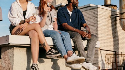 Happiness is shaped by everyday habits—strong social connections, rest, gratitude, and small moments of joy, research shows. (Image: Pexels)