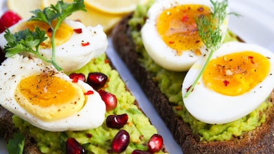 A balanced breakfast with protein, healthy fats and complex carbohydrates helps stabilise blood sugar and provides sustained energy throughout the day. (Image: Pexels)