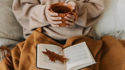 Struggling to sleep well? Try herbs-infused teas, as they help calm the mind and induce good sleep too. (Picture Credit: Pexels)