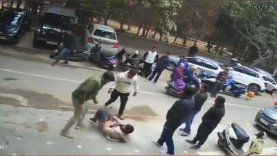 दिल्ली में जिम मालिक पर हमला, पत्नी से छेड़छाड़, बेटे को नग्न किया; CCTV में कैद हुई घटना.